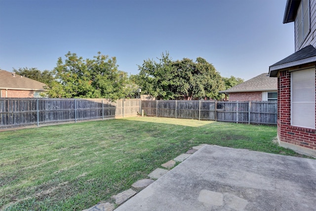 view of yard featuring a patio