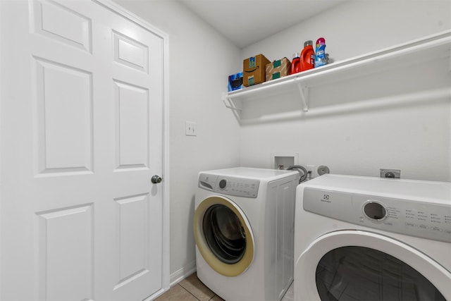 laundry room featuring light tile patterned floors and independent washer and dryer