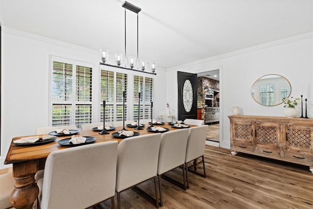 dining space featuring crown molding, dark hardwood / wood-style floors, and a notable chandelier