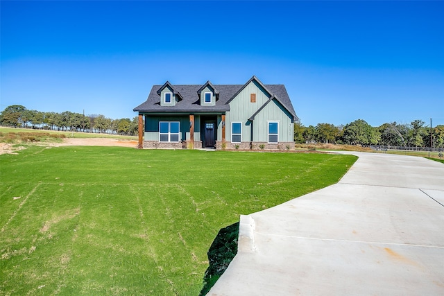 view of front of house with a front yard