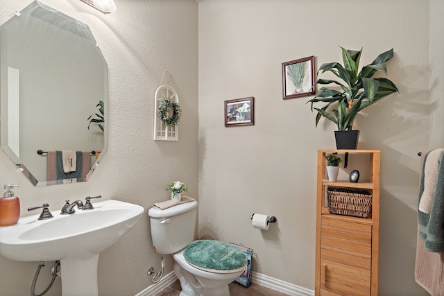 bathroom featuring toilet and sink