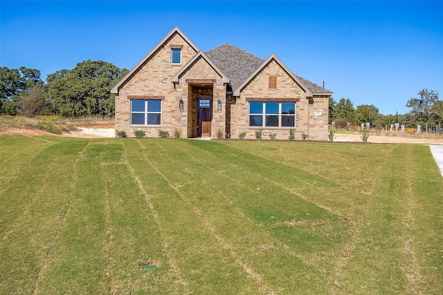 craftsman-style home featuring a front lawn