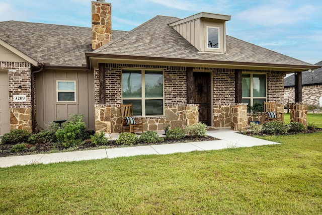 view of front of property with a front yard and covered porch