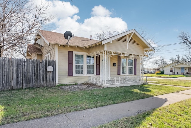 bungalow-style house featuring a front lawn and a porch