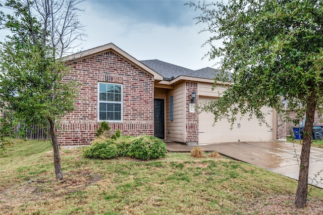 view of front of home featuring a front lawn and a garage