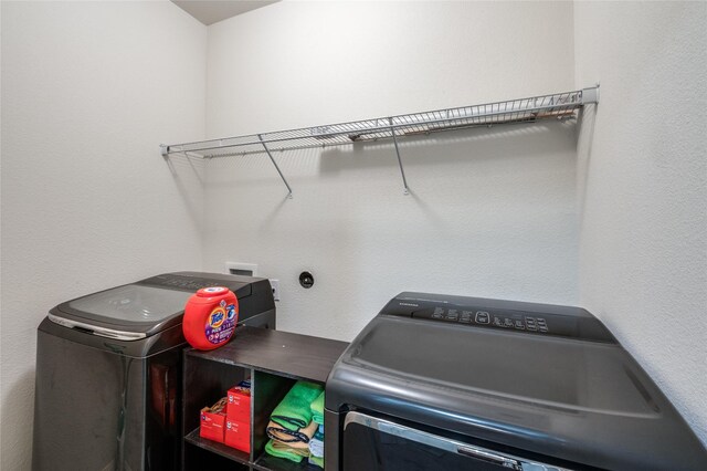 laundry room with washing machine and dryer