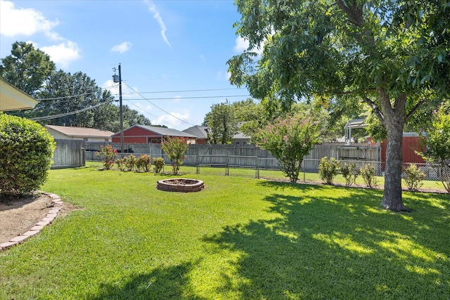 view of yard featuring an outdoor fire pit