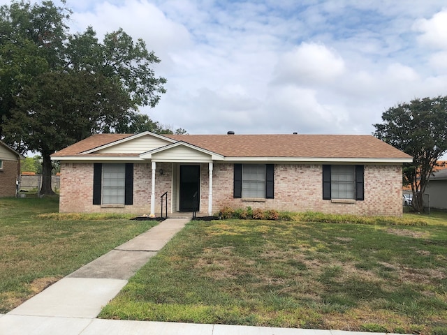 view of front of house with a front yard