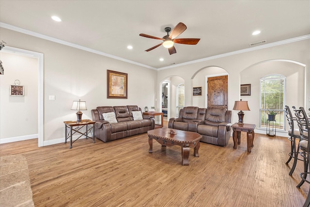 living room with recessed lighting, visible vents, baseboards, light wood-style floors, and ornamental molding