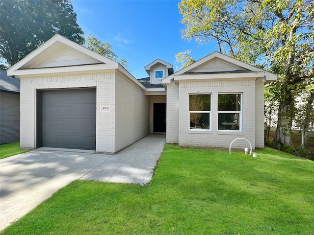 single story home featuring a front yard