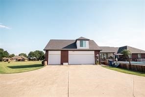 view of front facade featuring a front yard and a garage