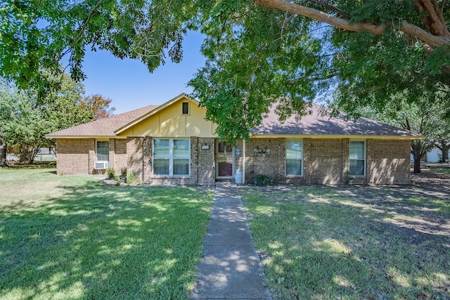 ranch-style home featuring a front lawn