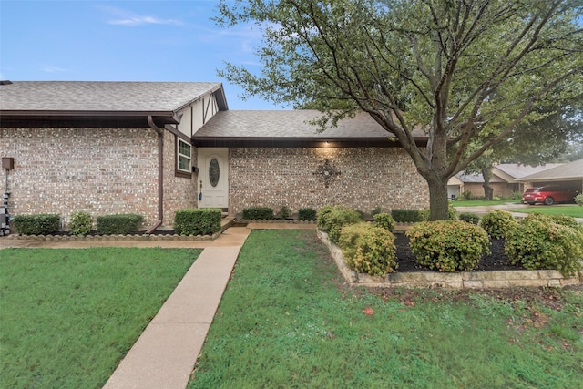 view of front of house featuring a front yard