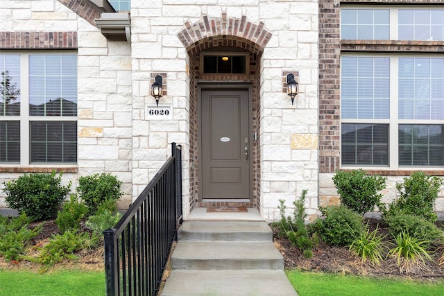 view of front facade with a front lawn