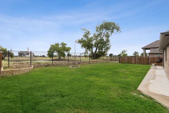 view of yard featuring a fenced backyard and central AC unit