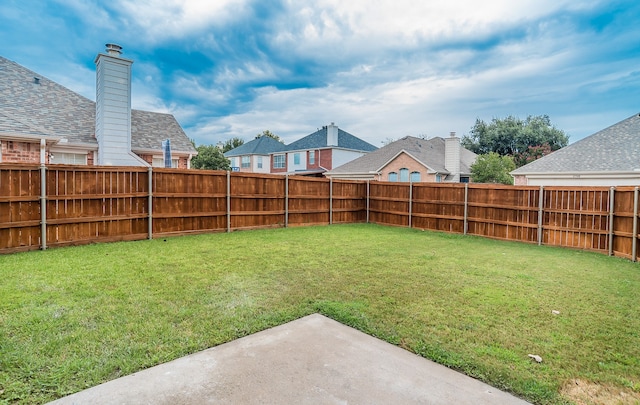 view of yard featuring a patio area