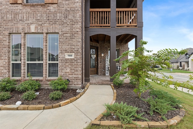 property entrance with a balcony