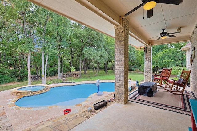 view of swimming pool featuring an in ground hot tub, a yard, ceiling fan, and a patio