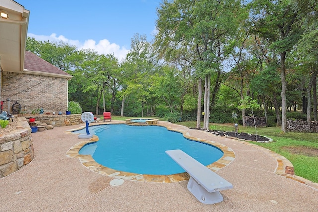 view of swimming pool featuring a patio, a diving board, and an in ground hot tub