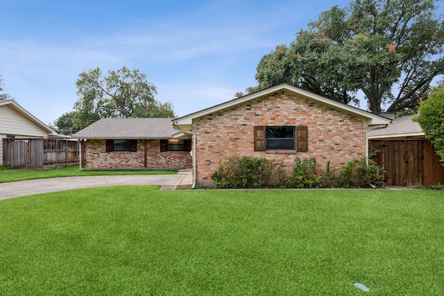 ranch-style home with a front yard