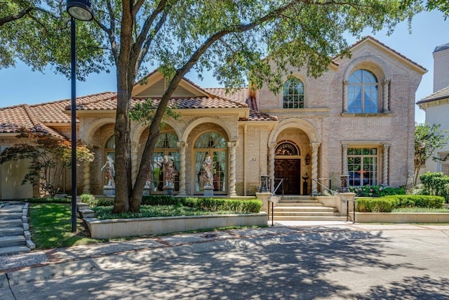 view of mediterranean / spanish-style house