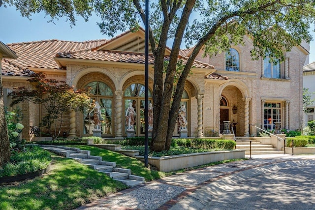 view of mediterranean / spanish-style house