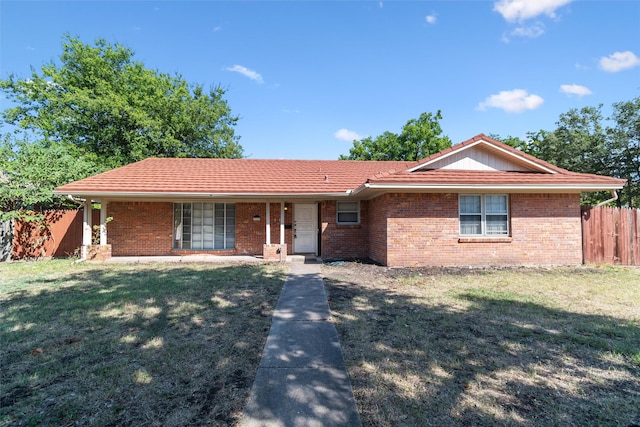 ranch-style house featuring a front yard