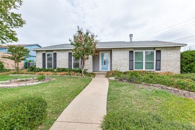 single story home with a front lawn