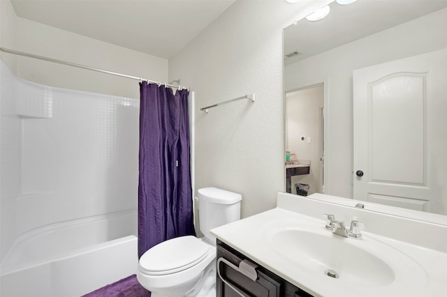 full bathroom featuring shower / bath combo with shower curtain, toilet, and vanity