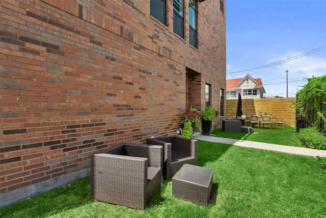 view of yard featuring an outdoor hangout area