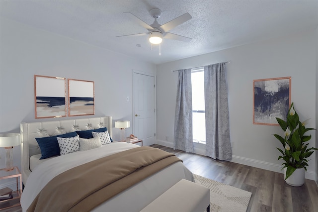 bedroom featuring light wood-type flooring, ceiling fan, and a textured ceiling