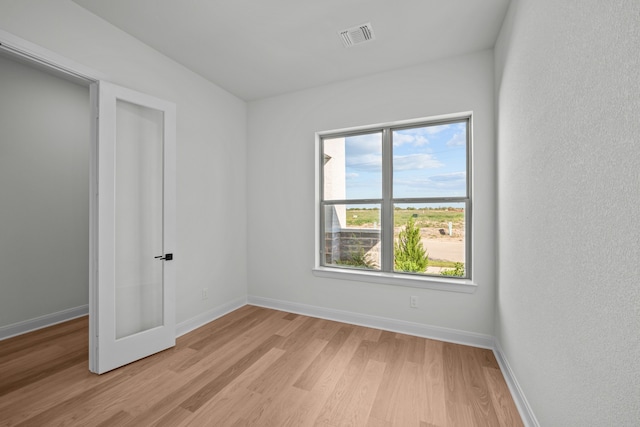 unfurnished room featuring light hardwood / wood-style flooring