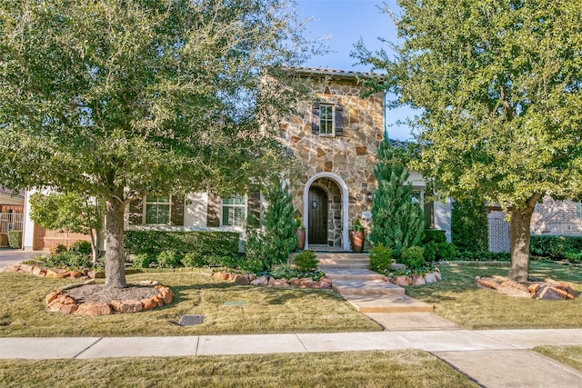 view of front facade with a front yard