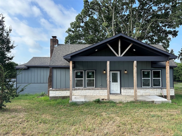 view of front facade with a front lawn and a porch