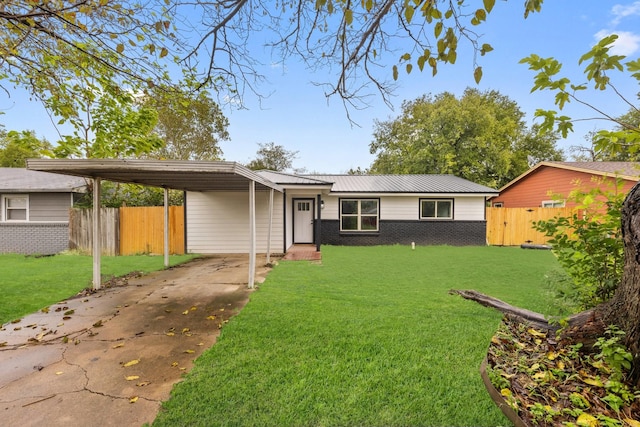 ranch-style house featuring driveway, a front lawn, fence, and an attached carport