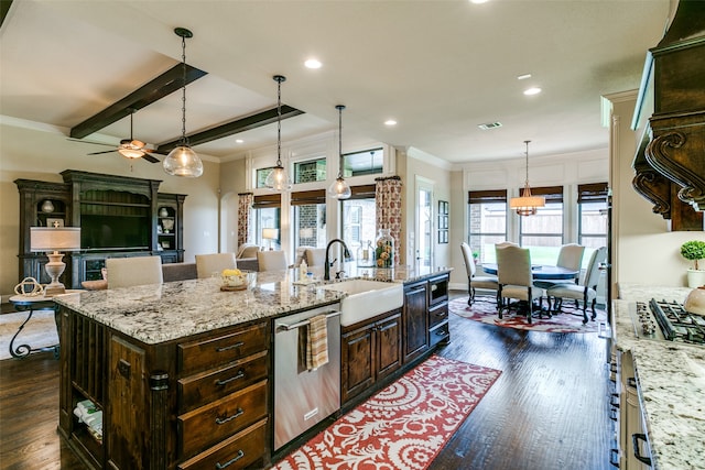 kitchen with appliances with stainless steel finishes, dark hardwood / wood-style flooring, sink, an island with sink, and ceiling fan