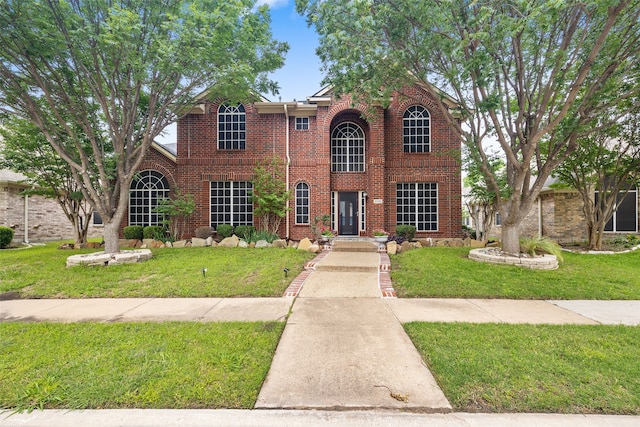 view of front of house featuring a front lawn