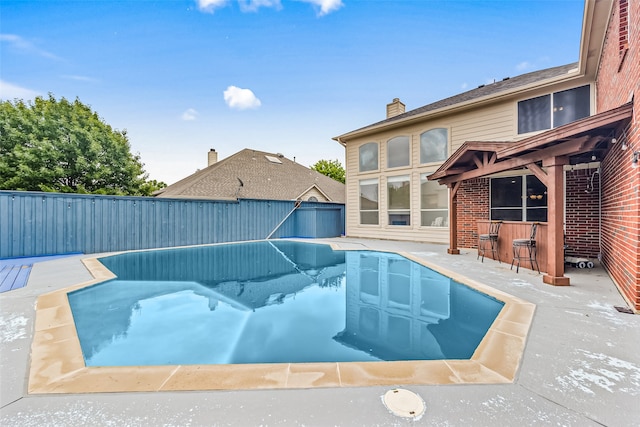 view of swimming pool with a jacuzzi and a patio area