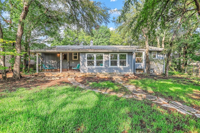 ranch-style home featuring a front yard