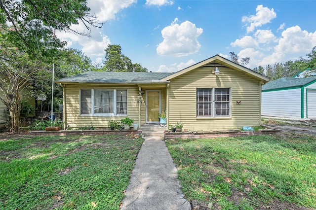 view of front of property with a front yard