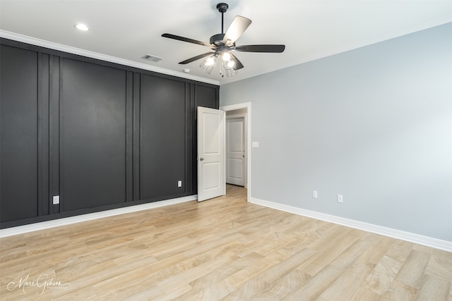 unfurnished room featuring ornamental molding, ceiling fan, and light hardwood / wood-style floors