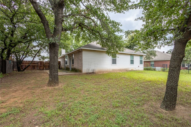 view of yard with a patio area