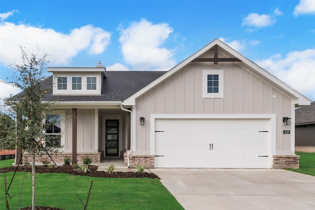 view of front of house featuring a front yard