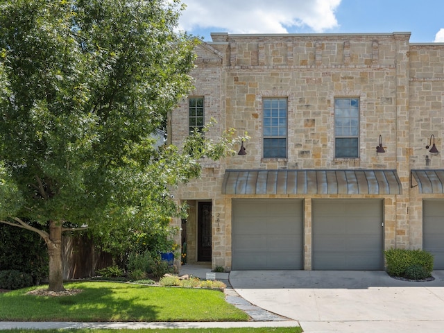 view of front facade featuring a garage and a front lawn