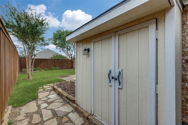 view of outdoor structure with a yard