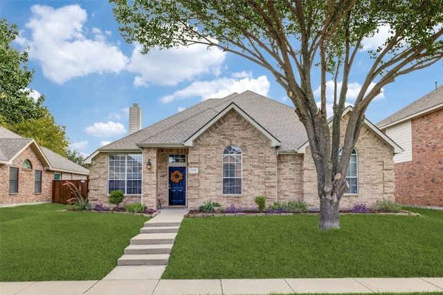 view of front facade with a front lawn