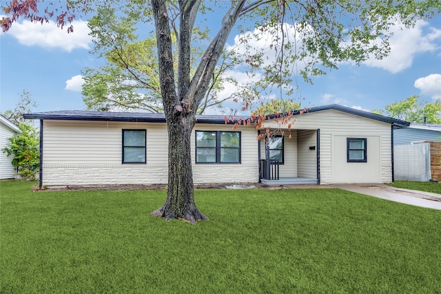 ranch-style home with a front lawn