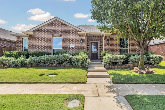 view of front facade with a front yard