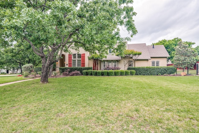 view of front of property with a front yard