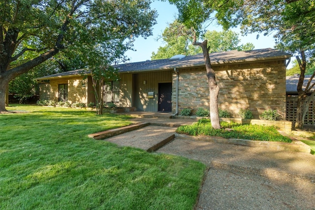 ranch-style home with a front yard